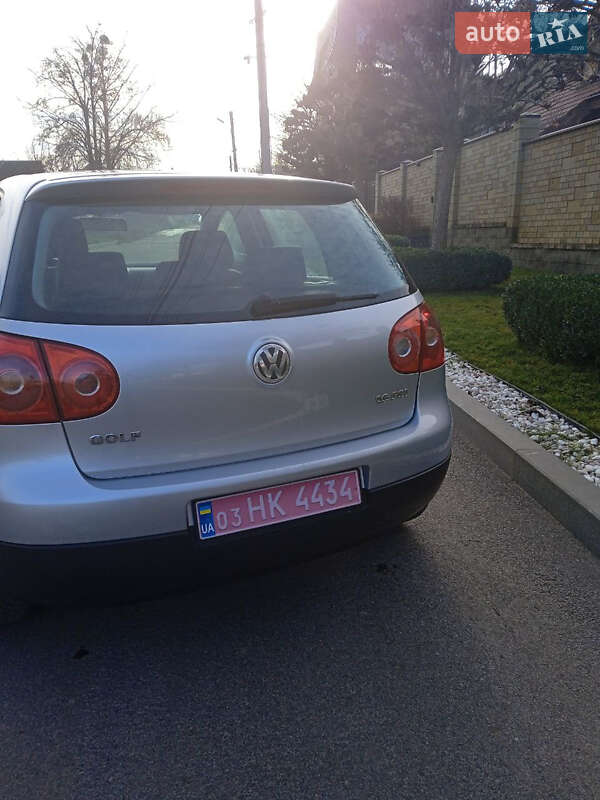 Хетчбек Volkswagen Golf 2005 в Харкові
