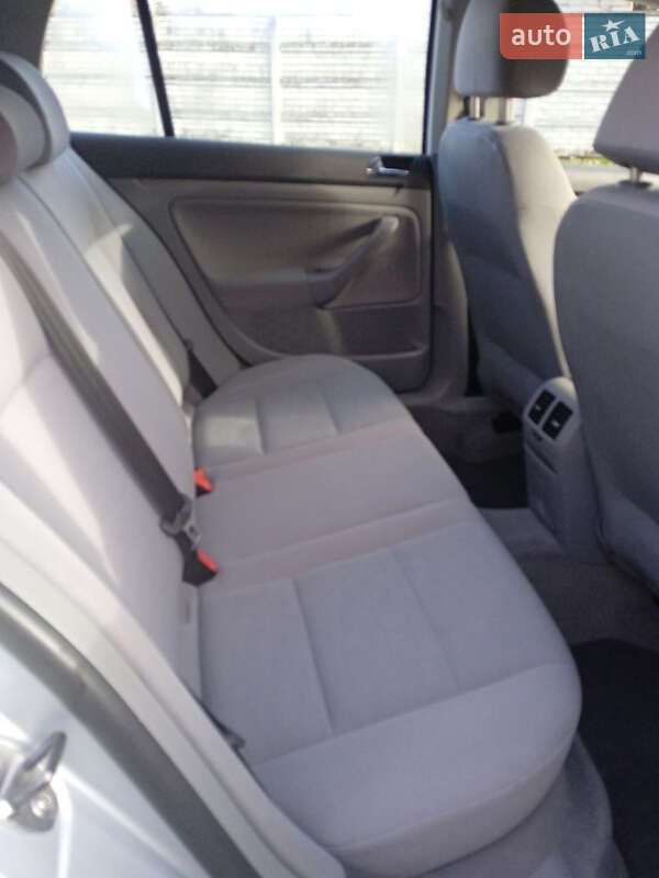 Хетчбек Volkswagen Golf 2005 в Харкові