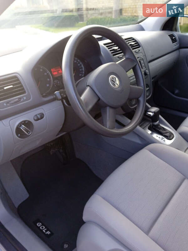 Хетчбек Volkswagen Golf 2005 в Харкові
