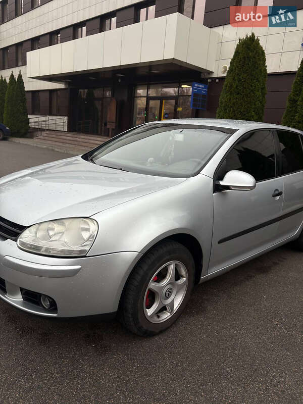 Хэтчбек Volkswagen Golf 2003 в Днепре