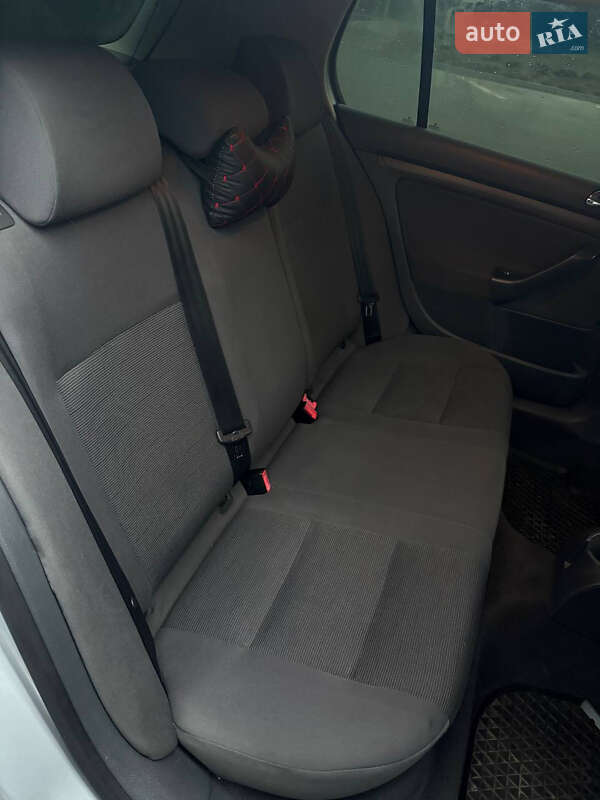 Хэтчбек Volkswagen Golf 2003 в Днепре