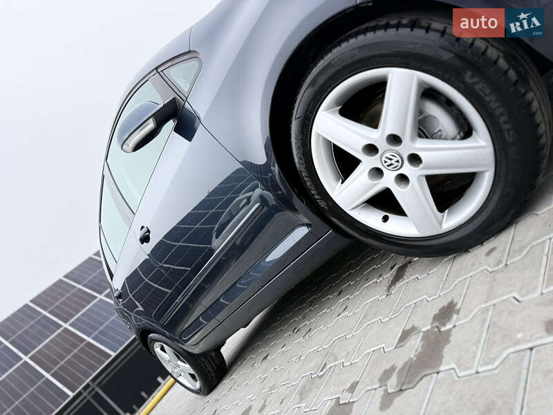 Хэтчбек Volkswagen Golf 2009 в Владимире