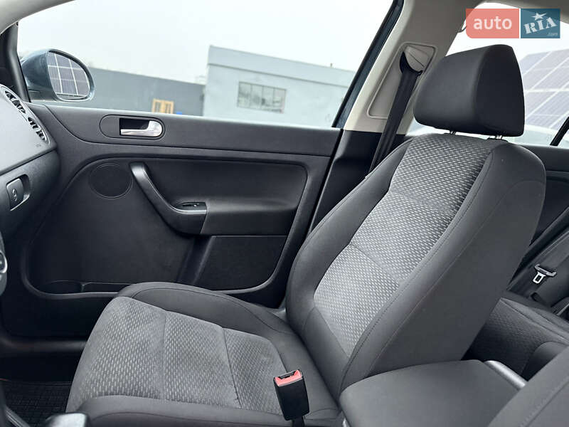 Хэтчбек Volkswagen Golf 2009 в Владимире