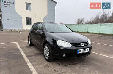 Хэтчбек Volkswagen Golf 2008 в Дубно
