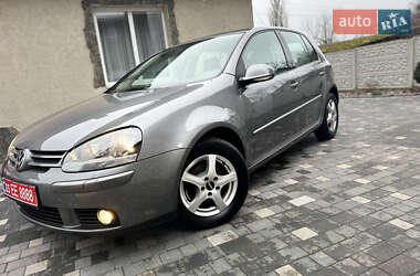 Хэтчбек Volkswagen Golf 2008 в Дубно