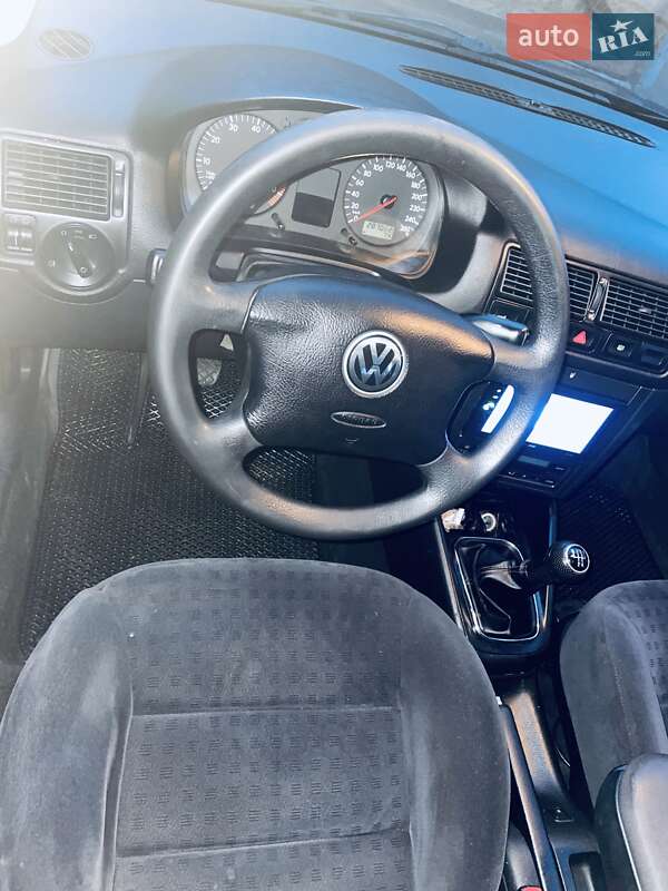 Хетчбек Volkswagen Golf 2002 в Коломиї