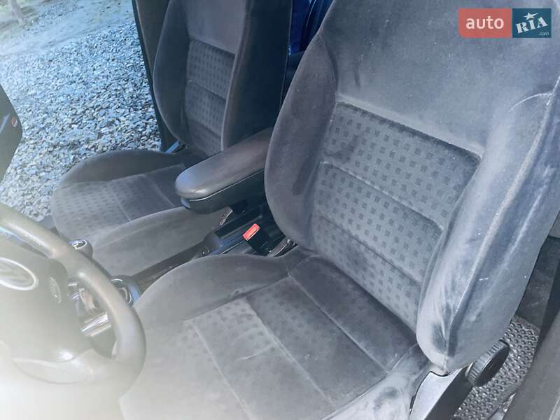 Хетчбек Volkswagen Golf 2002 в Коломиї