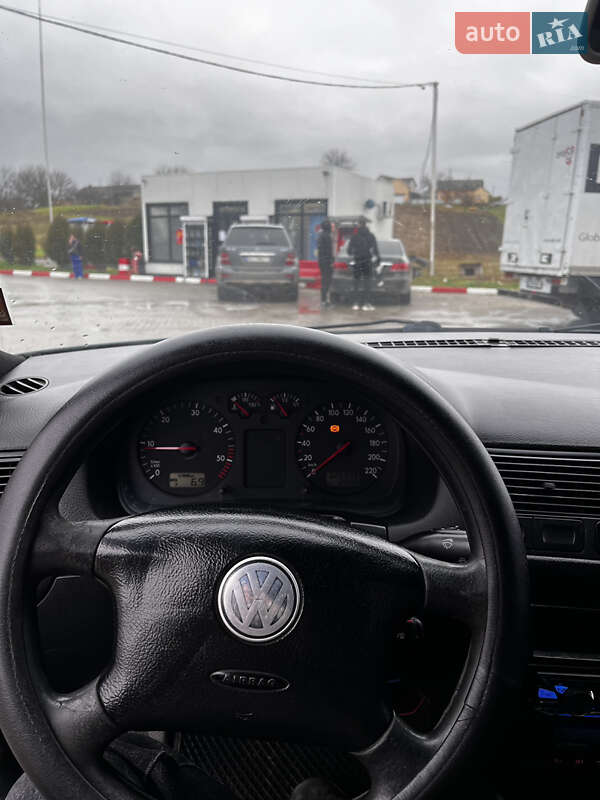 Хетчбек Volkswagen Golf 1999 в Чернівцях