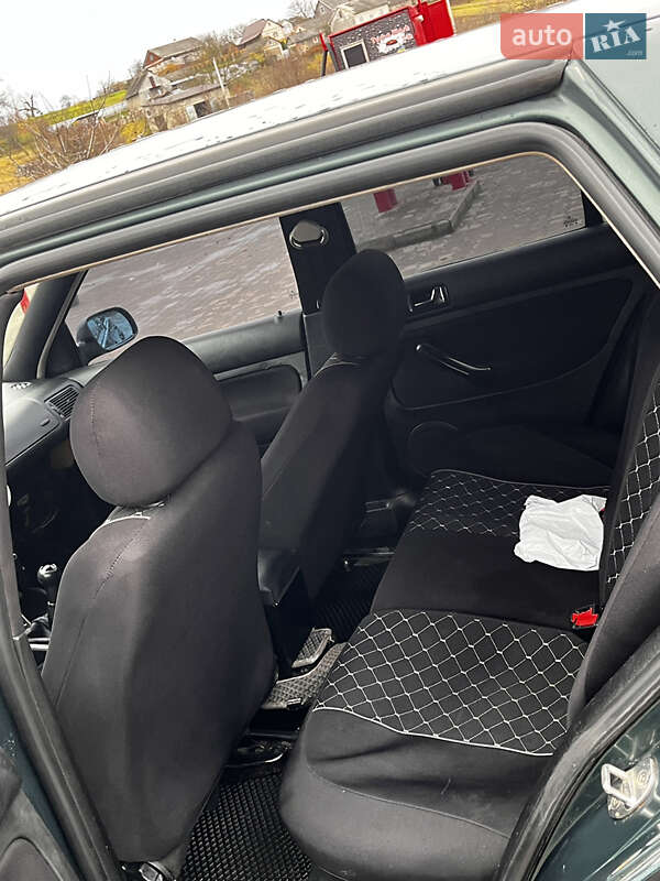 Хетчбек Volkswagen Golf 1999 в Чернівцях