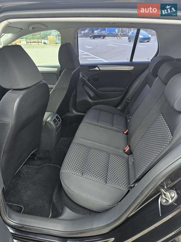 Хэтчбек Volkswagen Golf 2009 в Сумах