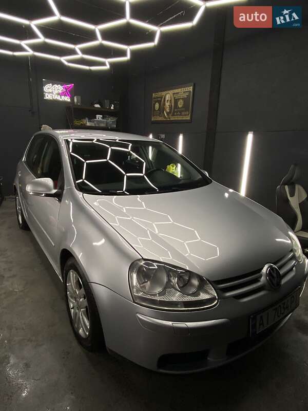Хетчбек Volkswagen Golf 2006 в Києві