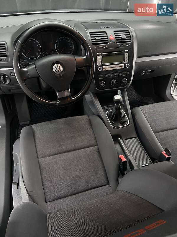 Хетчбек Volkswagen Golf 2006 в Києві