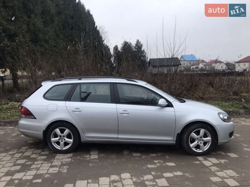 Універсал Volkswagen Golf 2010 в Львові