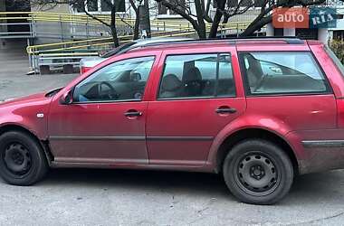 Універсал Volkswagen Golf 2001 в Києві