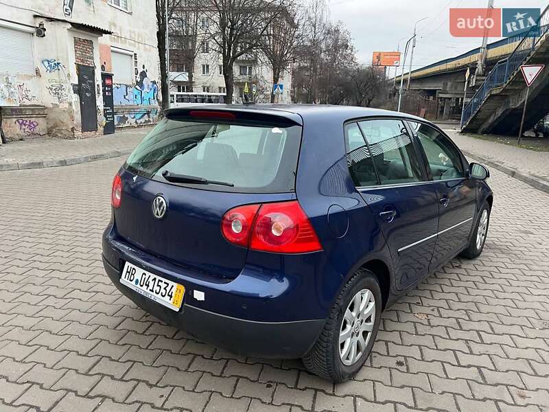 Хэтчбек Volkswagen Golf 2006 в Луцке