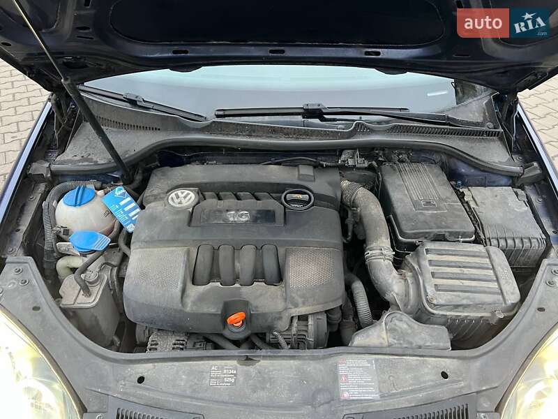 Хэтчбек Volkswagen Golf 2006 в Луцке