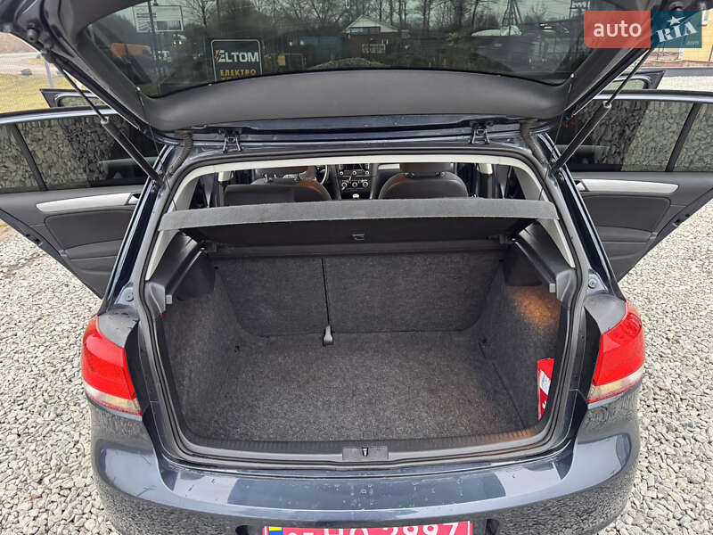Хэтчбек Volkswagen Golf 2010 в Ковеле