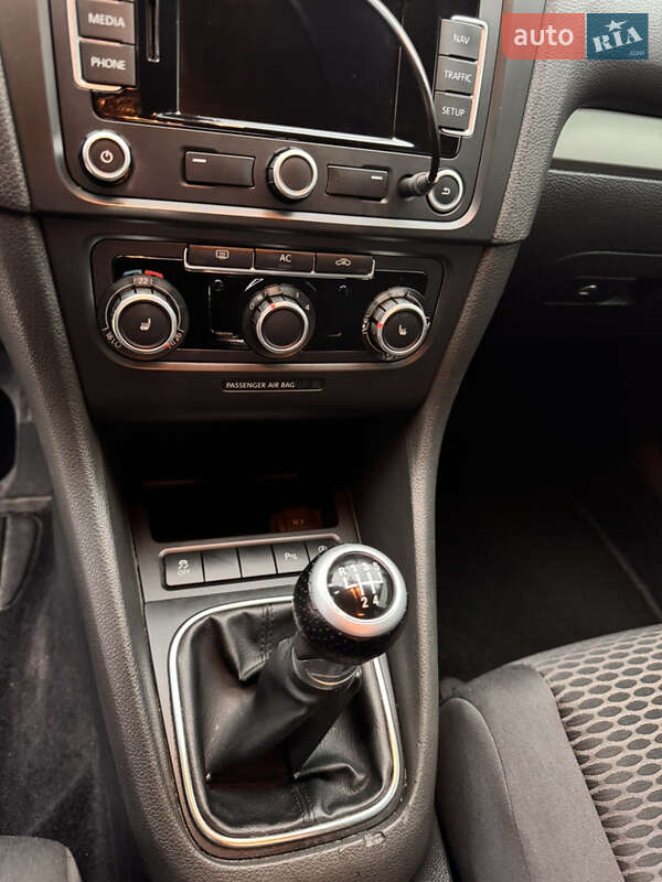 Хэтчбек Volkswagen Golf 2010 в Ковеле