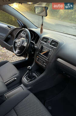 Хэтчбек Volkswagen Golf 2009 в Ужгороде