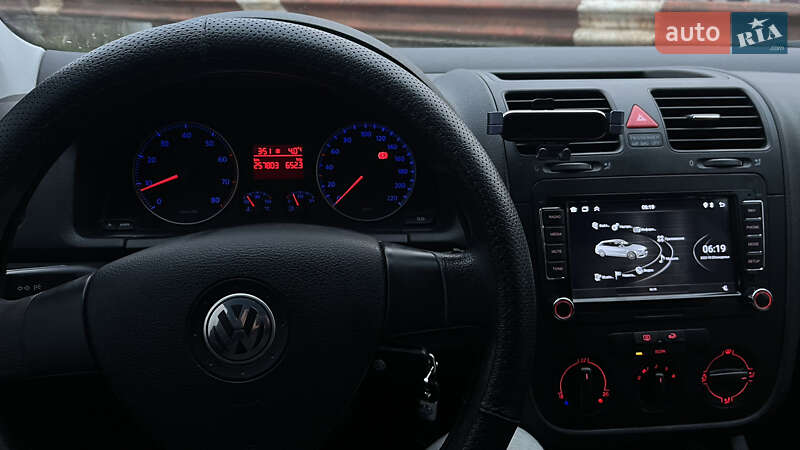 Хэтчбек Volkswagen Golf 2005 в Киеве