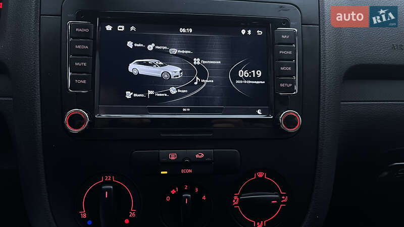 Хэтчбек Volkswagen Golf 2005 в Киеве