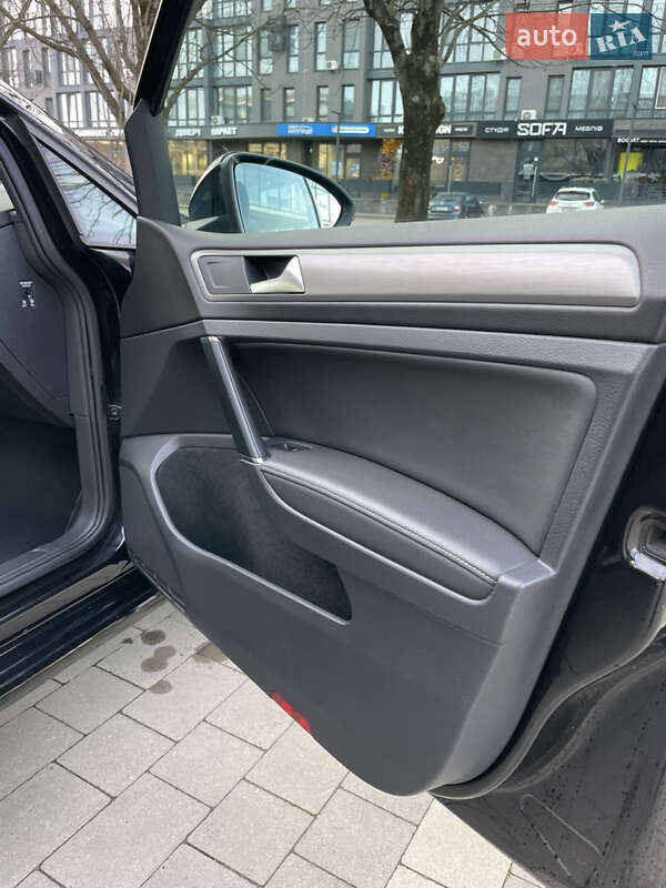 Универсал Volkswagen Golf 2016 в Ужгороде