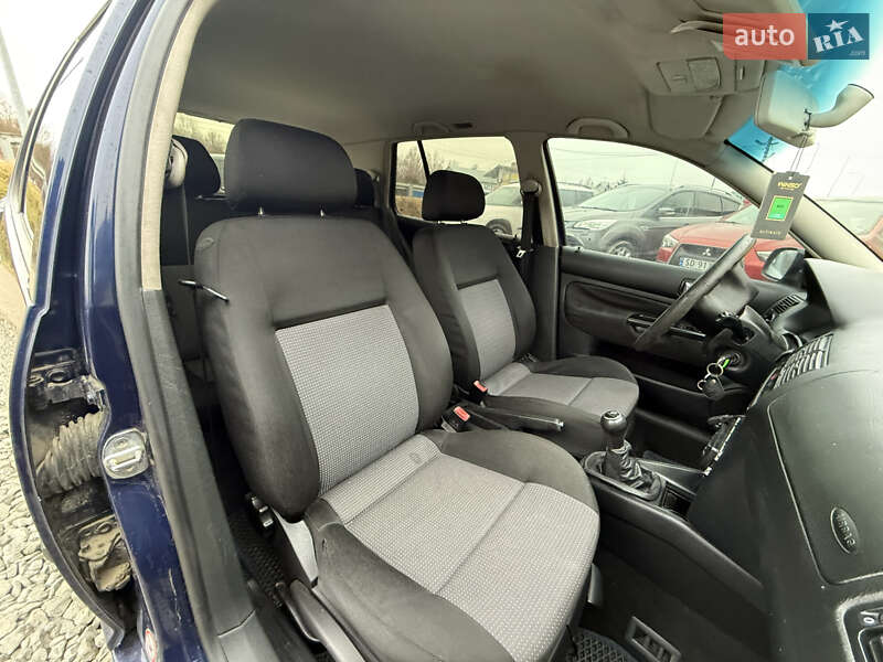 Хэтчбек Volkswagen Golf 2002 в Стрые фото 14 Хэтчбек Volkswagen Golf 2002 в Стрые