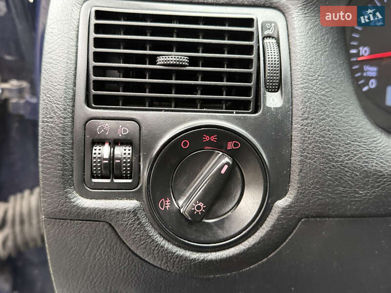 Хэтчбек Volkswagen Golf 2002 в Стрые фото 27 Хэтчбек Volkswagen Golf 2002 в Стрые