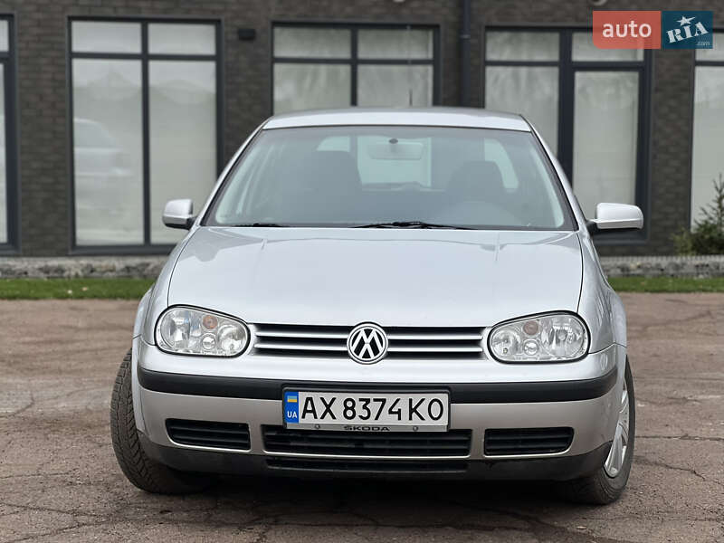 Хэтчбек Volkswagen Golf 2001 в Тростянце