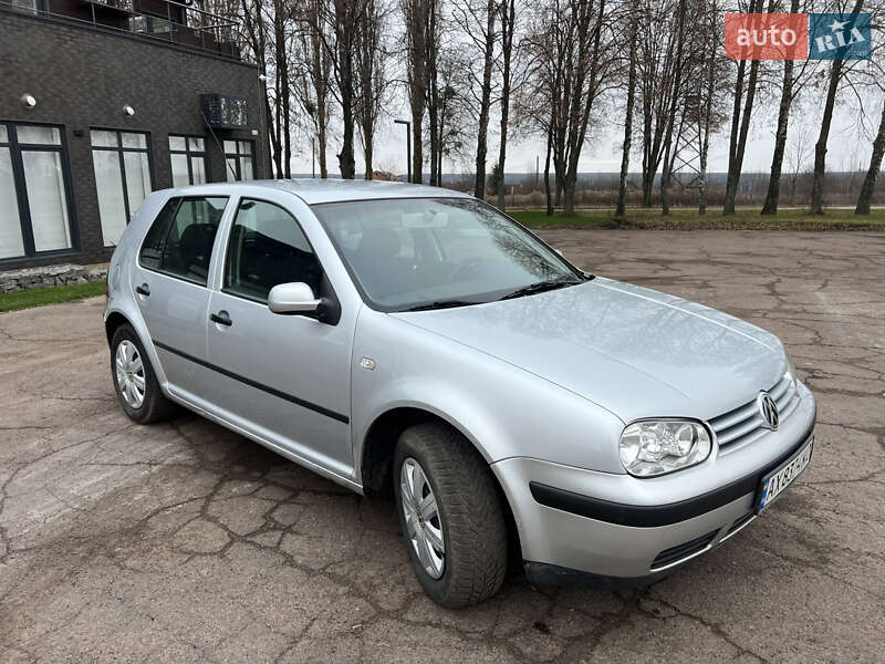 Хэтчбек Volkswagen Golf 2001 в Тростянце