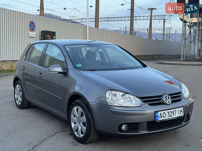 Хетчбек Volkswagen Golf 2007 в Сваляві