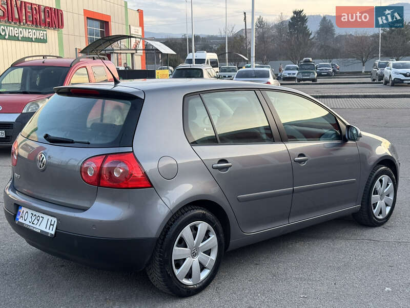 Хетчбек Volkswagen Golf 2007 в Сваляві