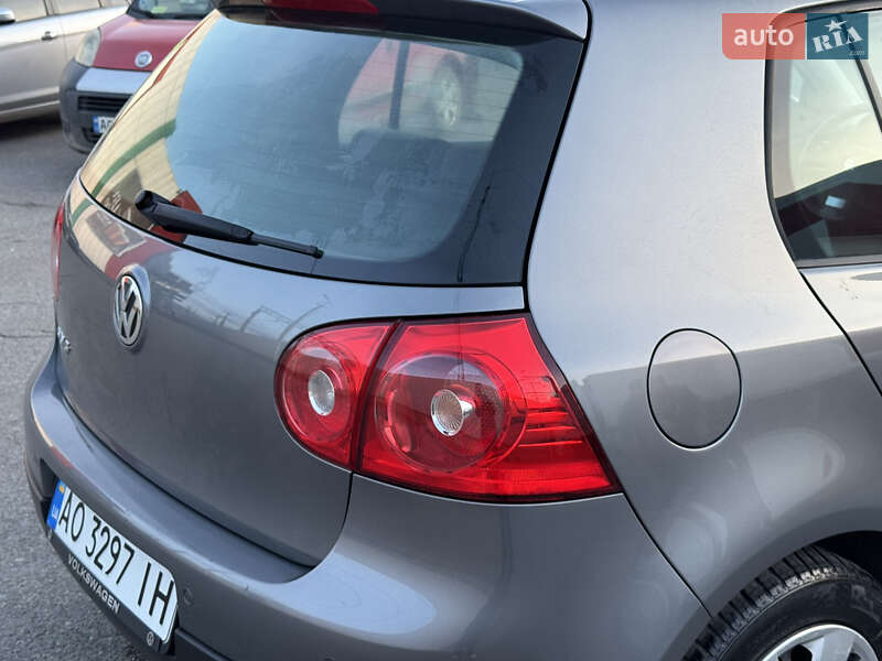 Хетчбек Volkswagen Golf 2007 в Сваляві