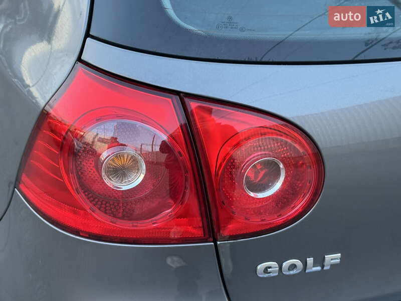 Хетчбек Volkswagen Golf 2007 в Сваляві