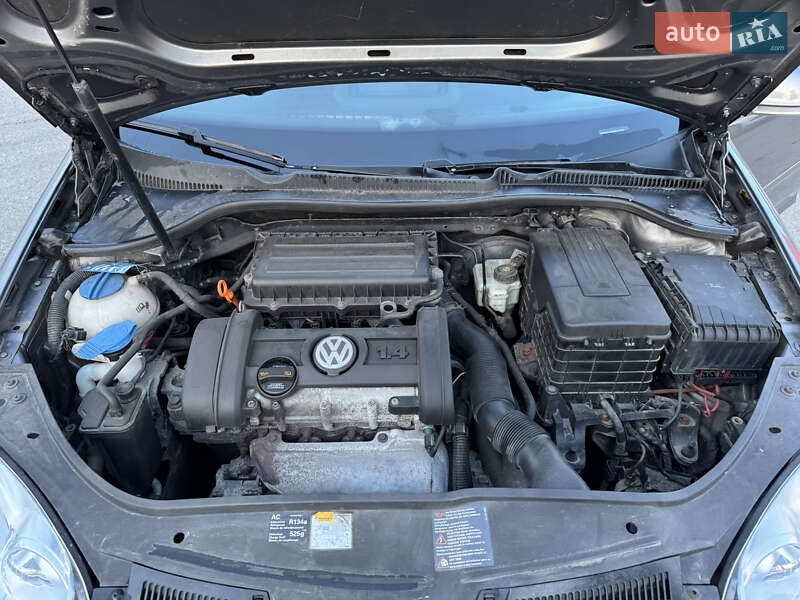 Хетчбек Volkswagen Golf 2007 в Сваляві