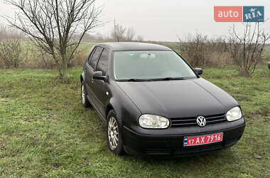 Хетчбек Volkswagen Golf 2001 в Синельниковому
