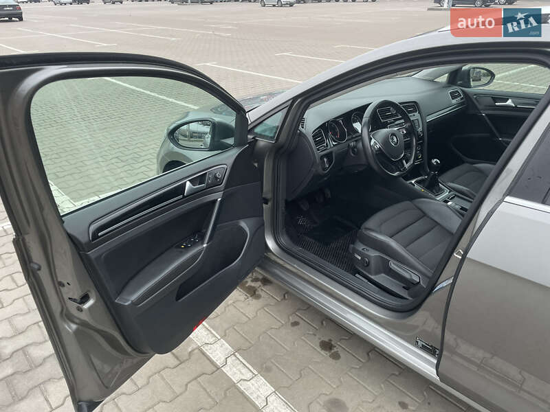 Універсал Volkswagen Golf 2016 в Вишневому