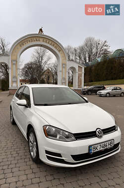 Хэтчбек Volkswagen Golf 2015 в Остроге