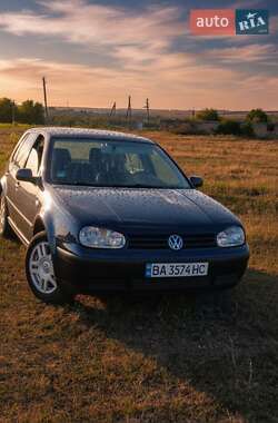 Хэтчбек Volkswagen Golf 2000 в Смолином