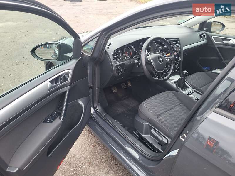 Универсал Volkswagen Golf 2018 в Нововолынске