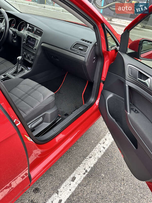 Хетчбек Volkswagen Golf 2013 в Києві