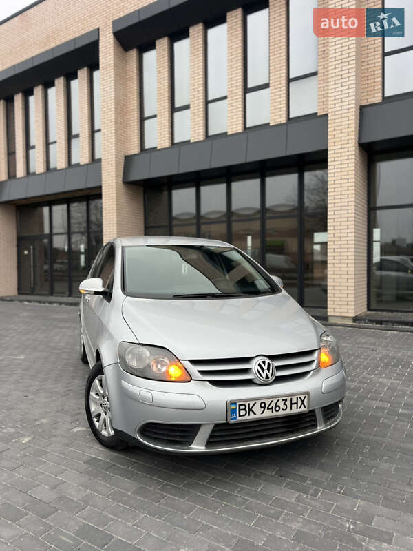 Хэтчбек Volkswagen Golf 2005 в Виннице