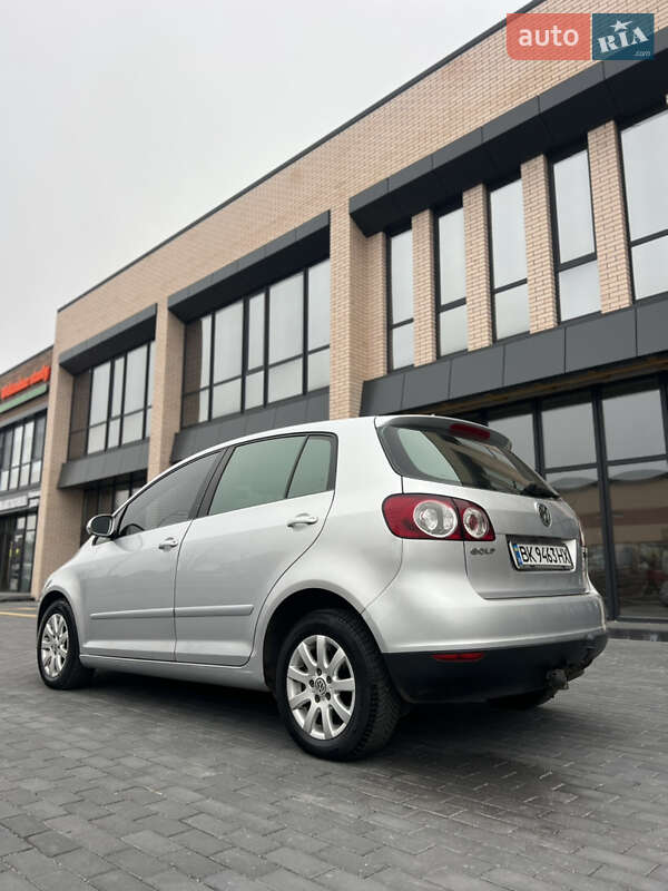 Хэтчбек Volkswagen Golf 2005 в Виннице