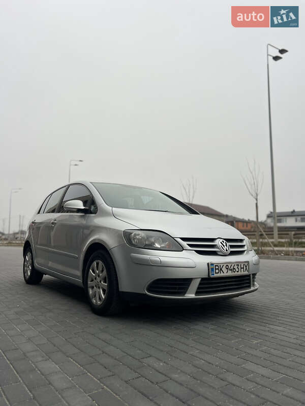 Хэтчбек Volkswagen Golf 2005 в Виннице