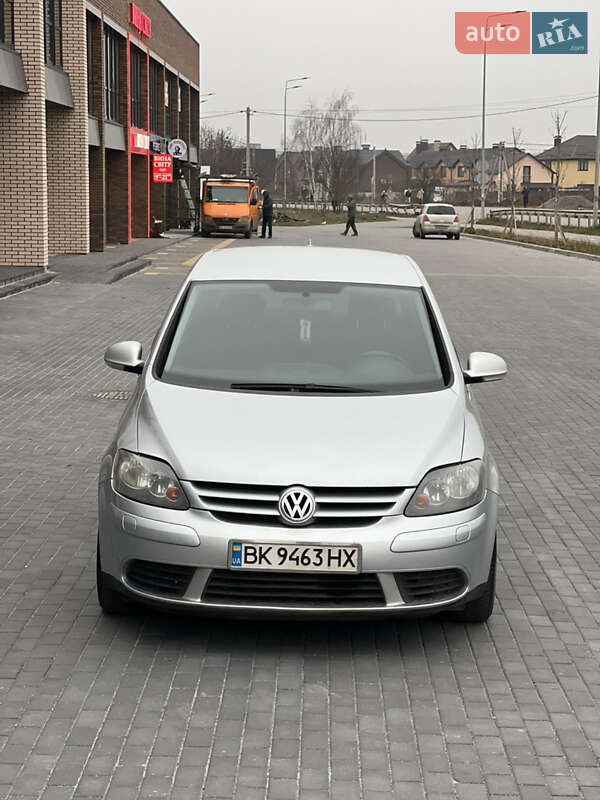 Хэтчбек Volkswagen Golf 2005 в Виннице