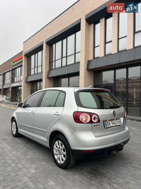 Хэтчбек Volkswagen Golf 2005 в Виннице