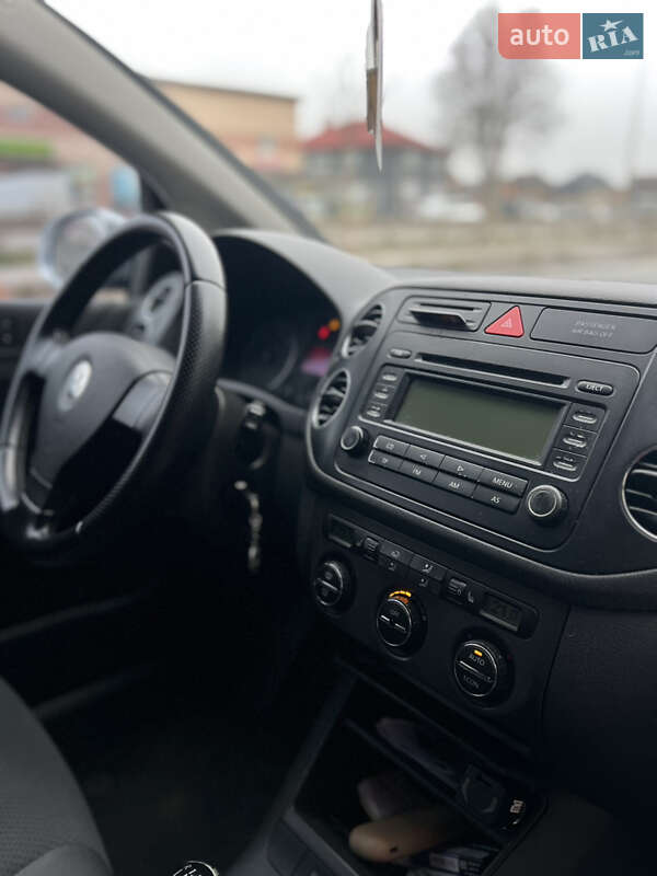 Хэтчбек Volkswagen Golf 2005 в Виннице