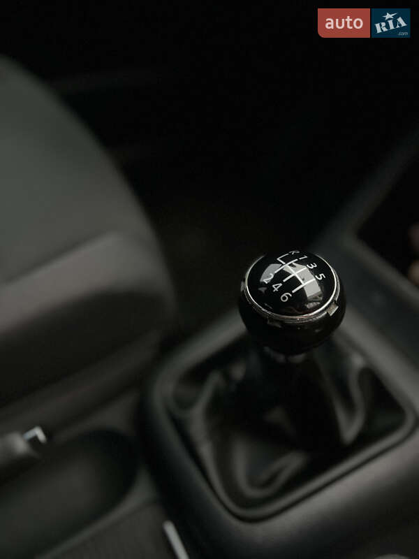 Хэтчбек Volkswagen Golf 2005 в Виннице