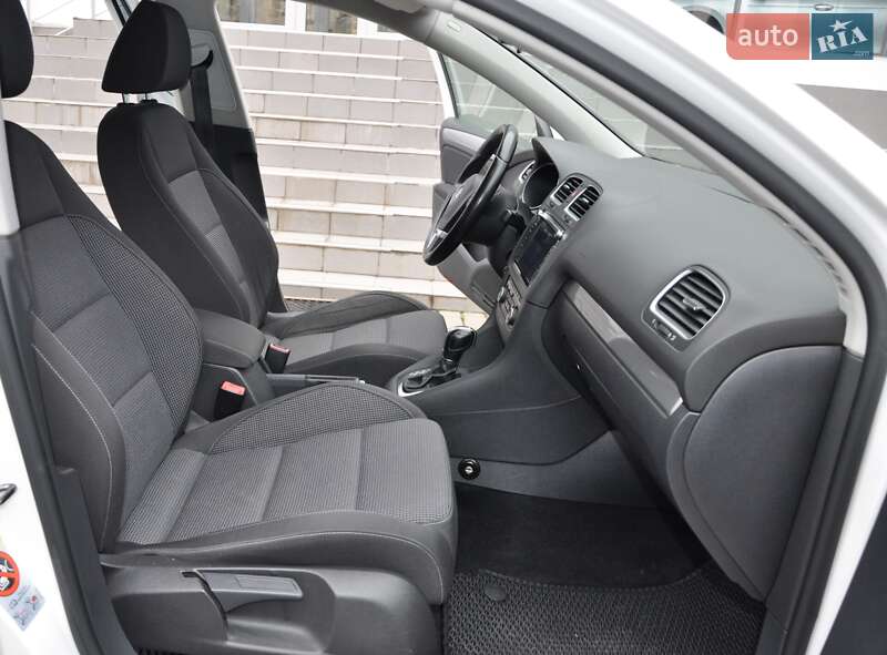 Хэтчбек Volkswagen Golf 2011 в Одессе