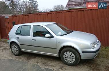 Хэтчбек Volkswagen Golf 2001 в Ирпене